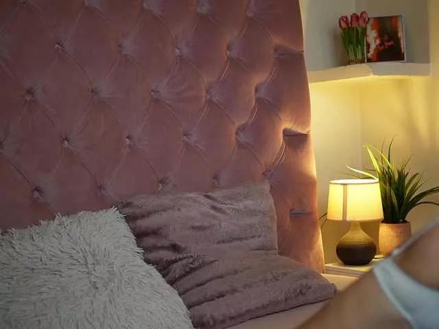 MaiaMini on BongaCams 