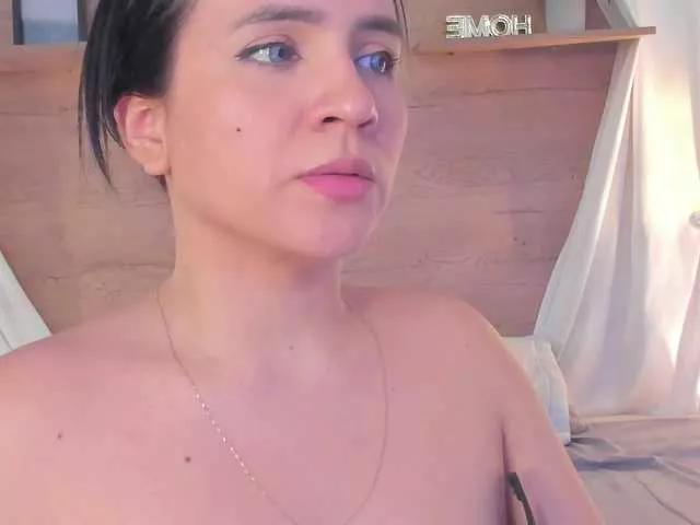 meenacute on BongaCams 