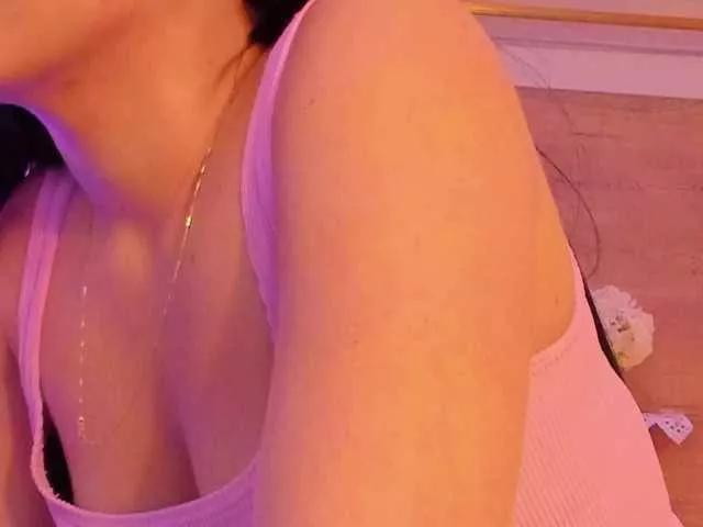 meenacute on BongaCams 