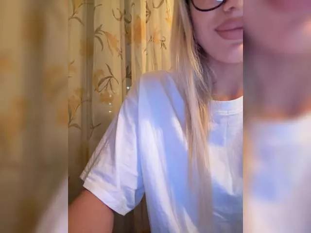 Melania13 on BongaCams