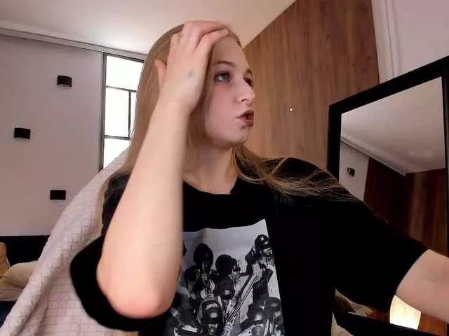MiaMeowa on BongaCams 