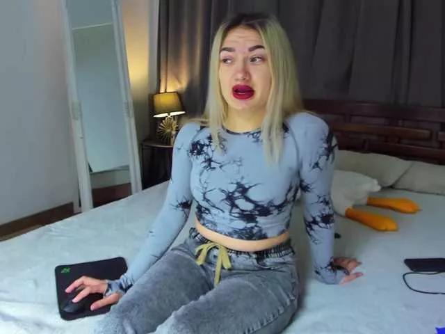 MikkiShows on BongaCams 