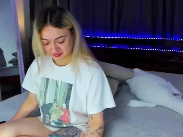 MikkiShows on BongaCams 