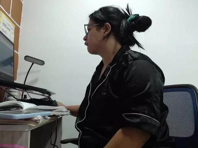 Mollyshake11 on BongaCams 