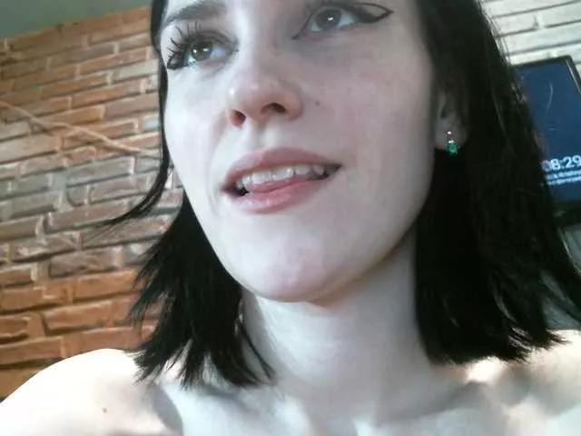 Moonlitmiragea on BongaCams 
