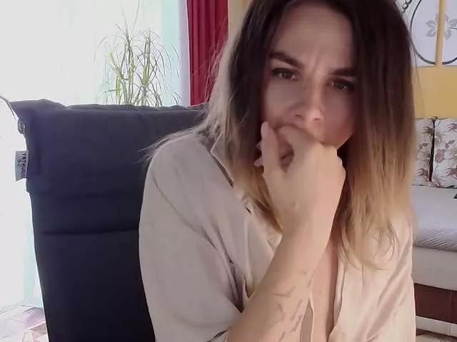 Nanny-Lora on BongaCams 