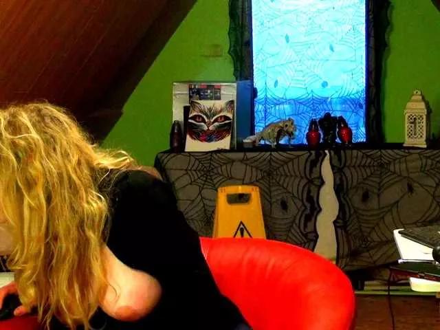 Offline NaughtyNatli on BongaCams