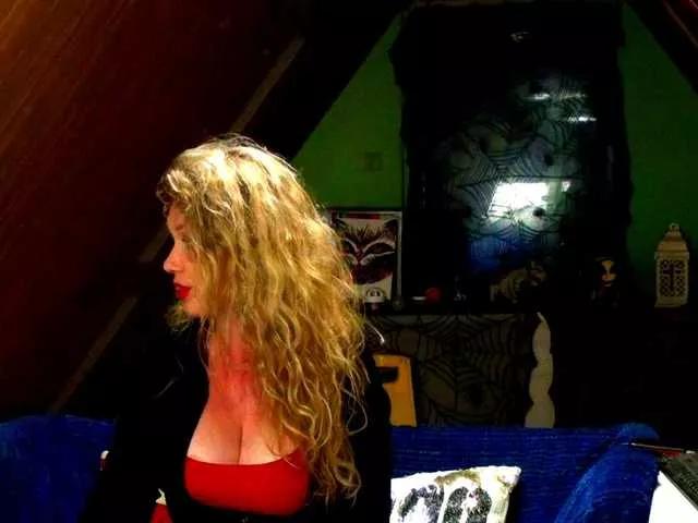 Offline NaughtyNatli on BongaCams