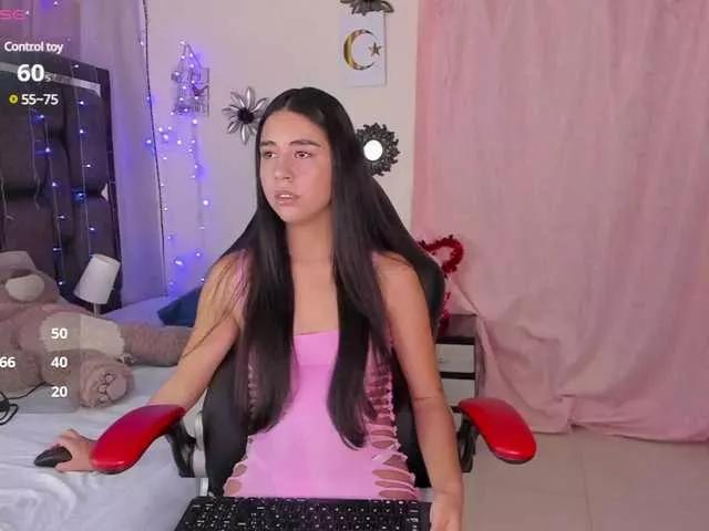 NaylaSaadi on BongaCams