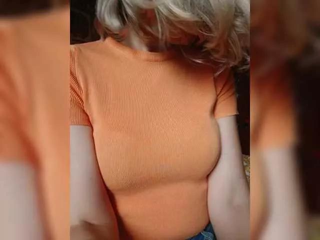 NinonDePeace on BongaCams 
