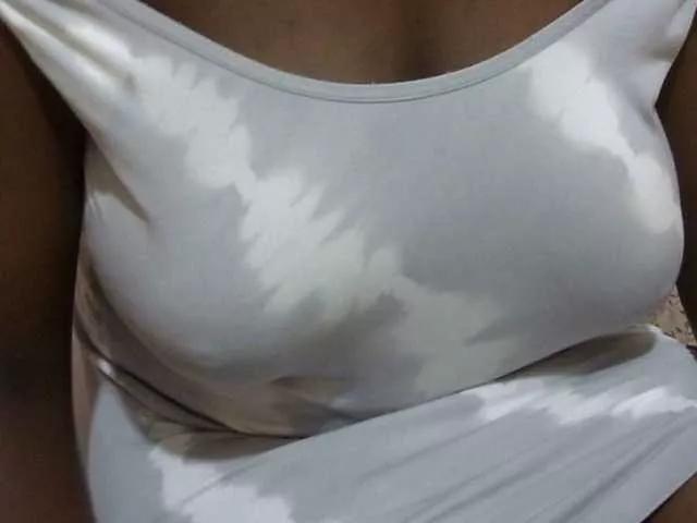 Freechat pretty-lioness on BongaCams