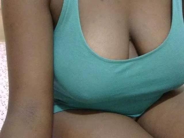 Freechat pretty-lioness on BongaCams
