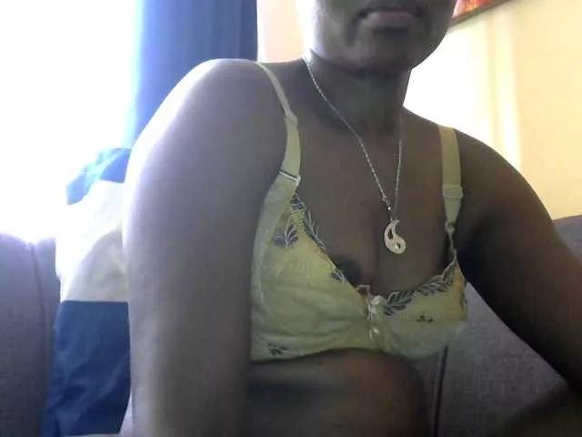 queen-ebony2 on BongaCams 