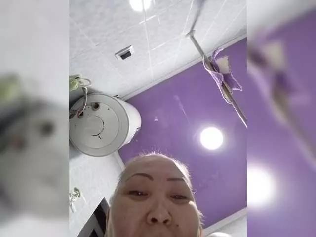 Qweentis on BongaCams 