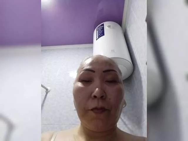 Qweentis on BongaCams 