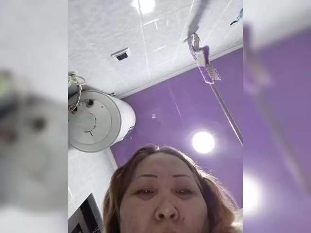 Qweentis on BongaCams