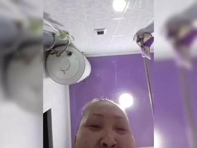 Qweentis on BongaCams 