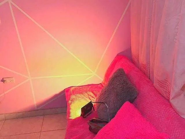 SARAFLAME1 on BongaCams 