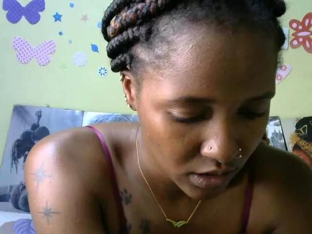 Sexxyezzy on BongaCams 