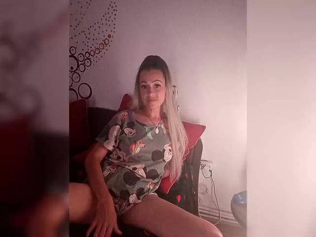 SkyXxx on BongaCams