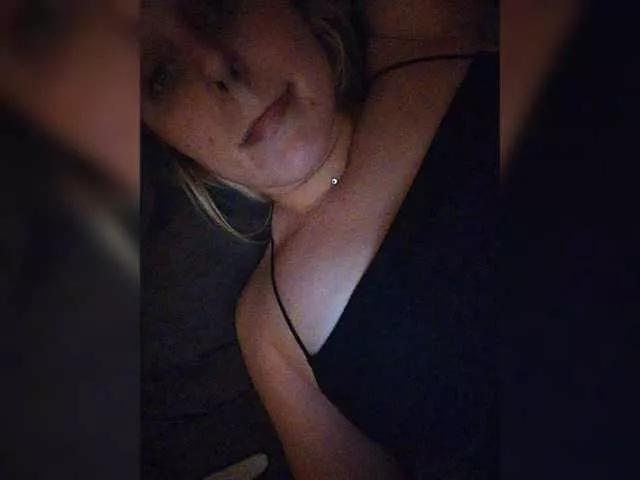 SongaFOXI on BongaCams
