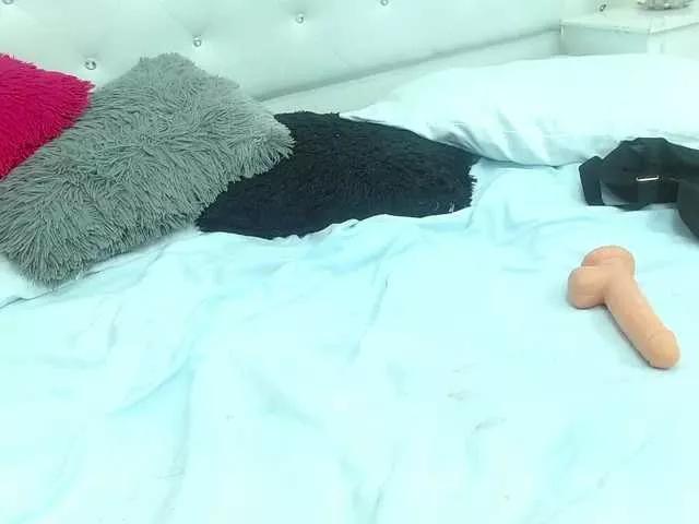 SweetKitty- on BongaCams