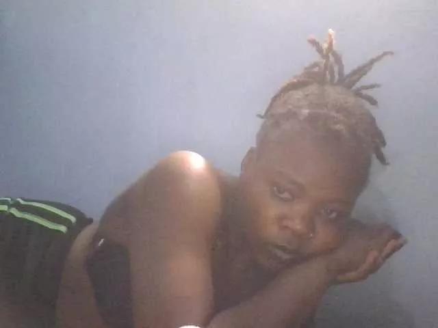 Tightpussy21 on BongaCams
