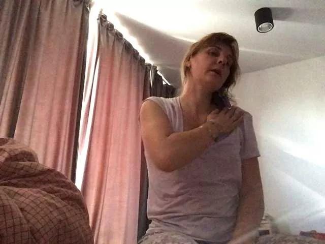 VivaLipstick on BongaCams 