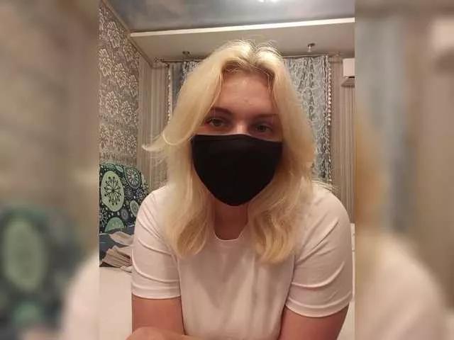 WhiteCrystal on BongaCams