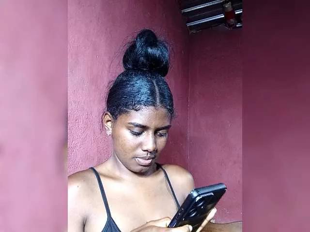 yasmie on BongaCams