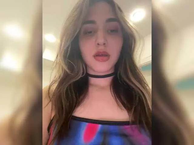 YoloLove on BongaCams 