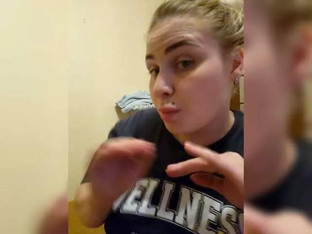 YourFunnyBlondiee on BongaCams