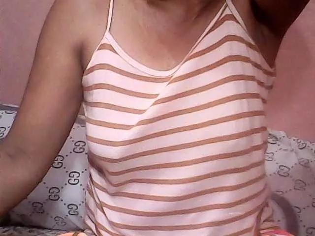 Yummyasian22 on BongaCams 