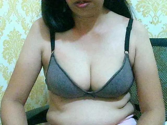 Yummyflirttits69 on BongaCams 