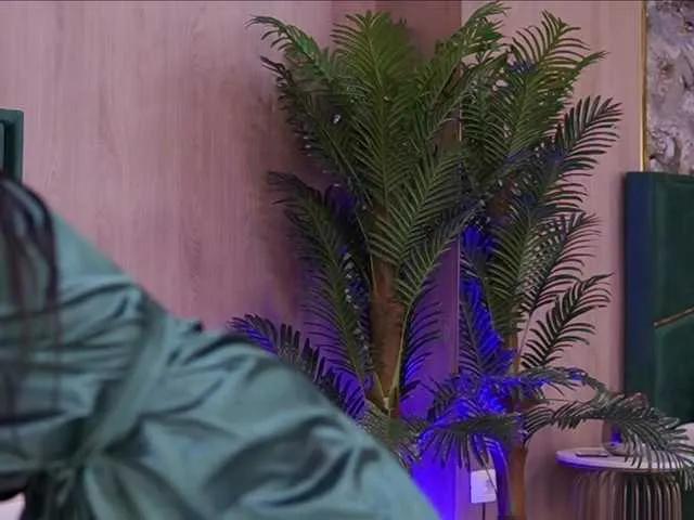 ZaraCapri on BongaCams 