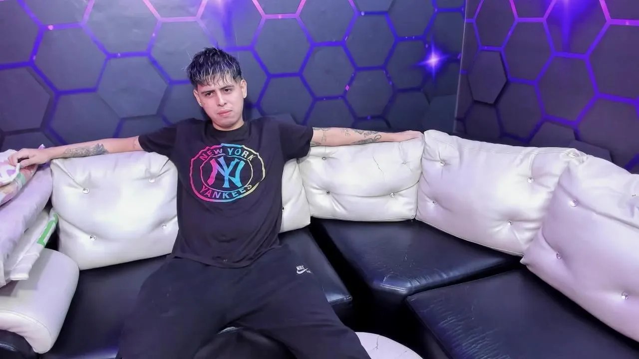 reichellhot_lat on Cam4