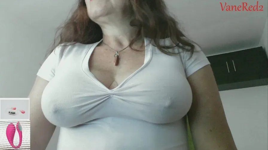 Offline VanessaRed2 on Cam4