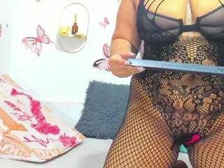 anahiroberts on CamSoda 