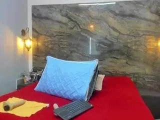 analia-smith — Yes keep making me hard!! [10 tokens remaining]