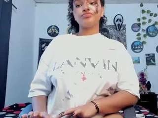chloekisses on CamSoda