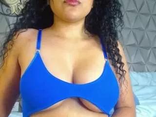 cocoqueenn on CamSoda 