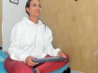 conniee-manuela on CamSoda 