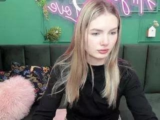 evelineamore on CamSoda 