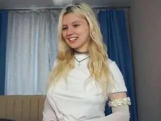 fannydark on CamSoda 