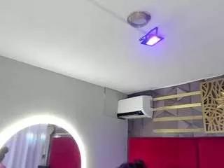 hanny-milf on CamSoda