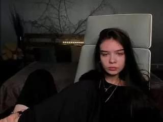 laylashineee on CamSoda 