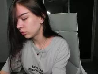 laylashineee on CamSoda 