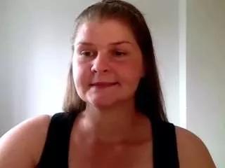 lovexcaroline on CamSoda