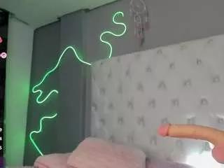 natashaa-black on CamSoda 