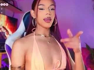 queen-violett1 on CamSoda 